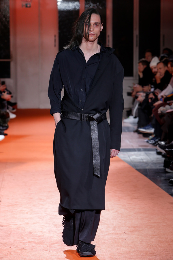 yohji yamamoto(山本耀司)于巴黎时装周发布2018秋冬系列男装秀-第16