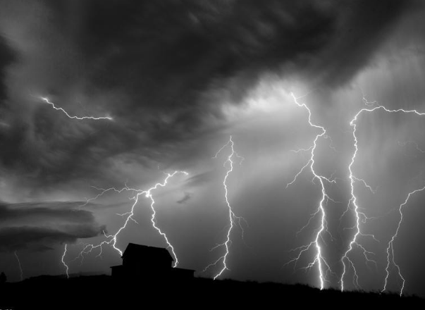 暴风雨后意外太平静 黄金警惕背离性技术指标