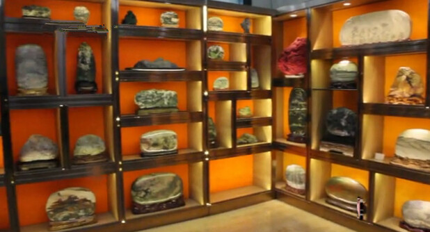 藏石达人10年收藏600多块黄河奇石 陈列于甘肃艺术馆