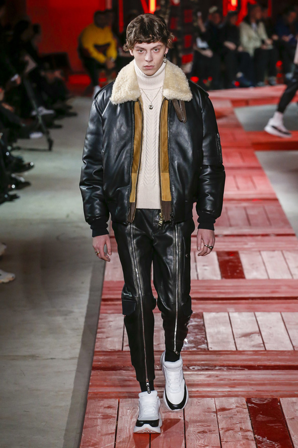 Alexander McQueen（亚历山大·麦昆）于巴黎时装周发布2018秋冬系列男装秀