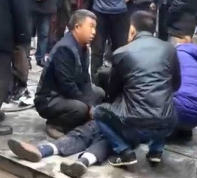 补胎男子炸飞身亡 只留下妻子幼儿失魂痛哭