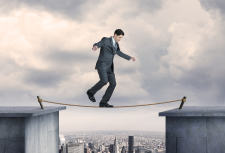 美政府通过短期拨款法案 白银承压艰难持稳