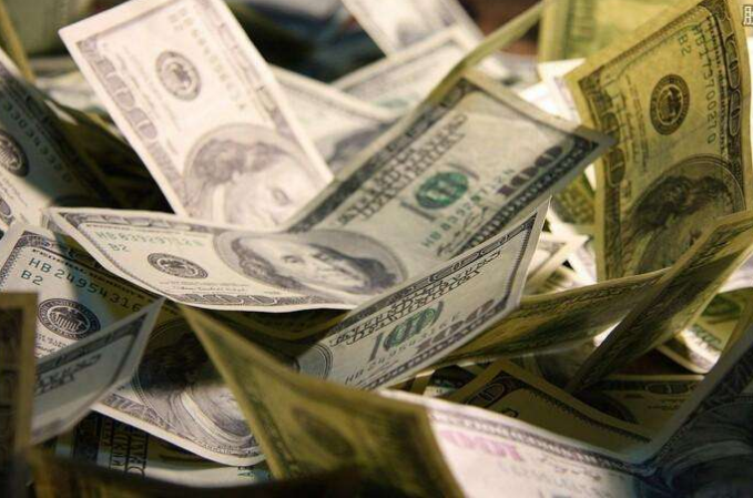 美元陷入暴跌漩涡 黄金逼近1360爆发区域