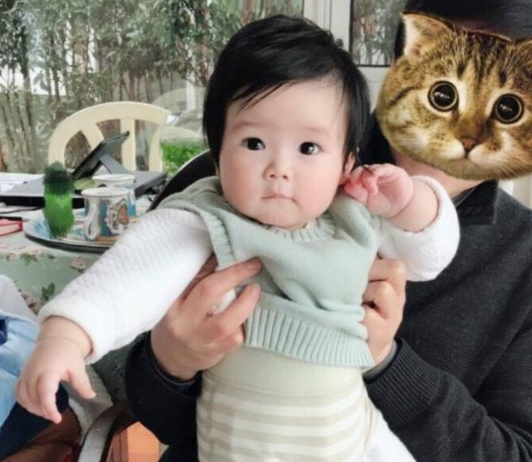 王励勤女儿首曝光 圆滚滚大眼睛着实可爱