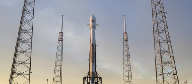 美猎鹰9号火箭升空 首次将超级计算机送入外太空