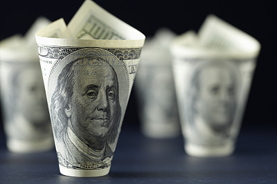 白银过关砍将强势收涨 今夜决定美元命运