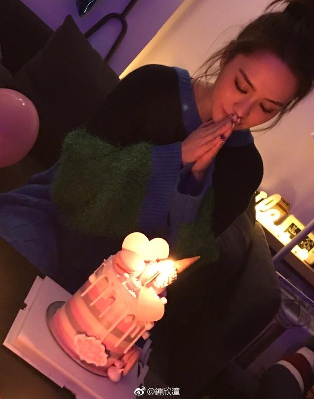 阿娇被求婚晒钻戒 曾说男友不希望她再出来工作