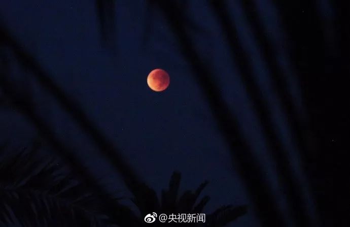 “红月亮”伴随“月全食”现身天宇 观看攻略不可错过
