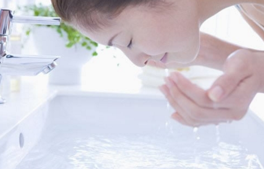 白醋洗脸可以美容美白吗 用白醋洗脸好吗