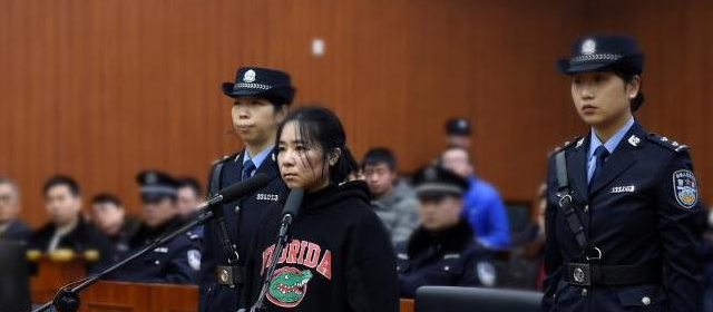 杭州保姆纵火案今天重新开庭 上午庭审情况如下