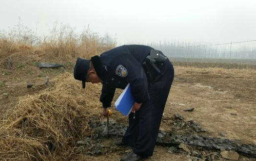 小偷盗走水泥公路 偷走路面这是要干什么?