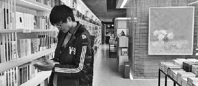 大学生一年借书296次 父母忍不住劝他多打游戏