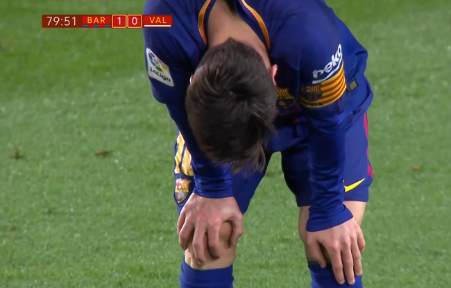 梅西这一幕拼到体力不支 这回他真的累了