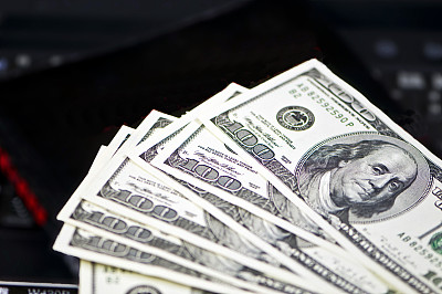 美元重获上涨动能 白银惨遭抛售回吐涨幅