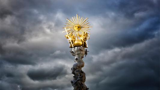 现货黄金惊险大逆转 三大利空压制金价