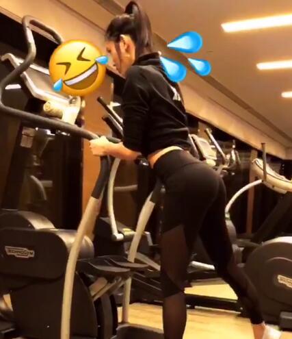 奚梦瑶晒健身视频 比你身材好的人还比你更努力