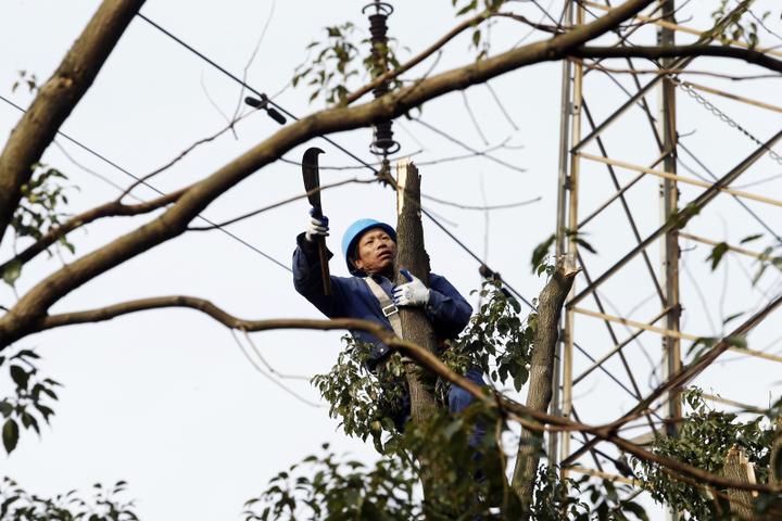 宁波电网“攻守结合”维护线路确保春节可靠供电