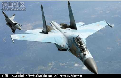 空军中将驾驶17吨战机 飞行训练中故障跳伞 2亿元战机化成灰