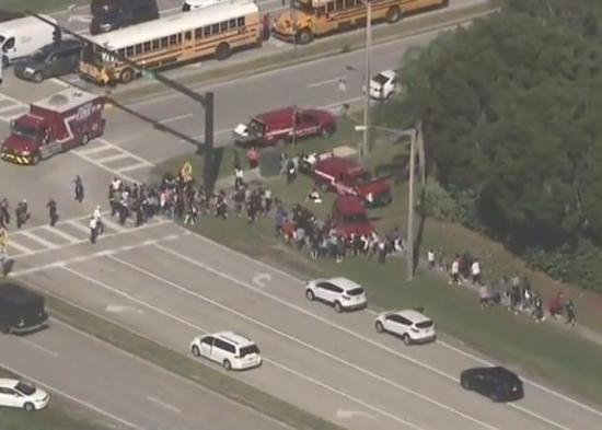 美高中发生枪击案 怀疑学生作案致3死50伤