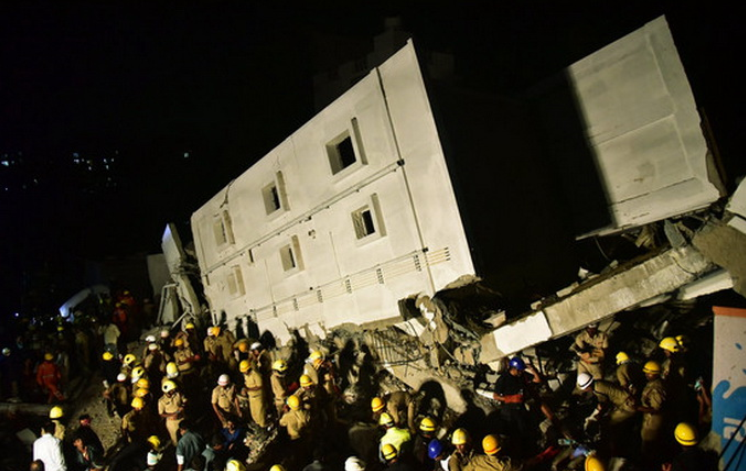 印度在建大楼坍塌 为节省开支常在建造上走捷径