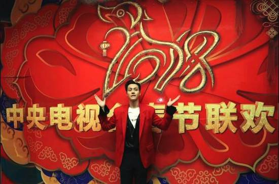 陈伟霆登春晚感慨 从未敢想象在春晚表演倒立