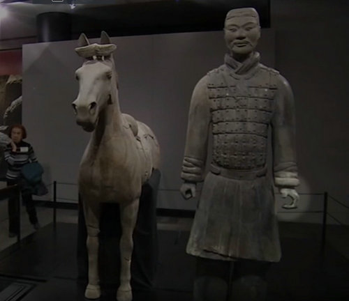 在美展出兵马俑手指被偷走 到底怎么回事?