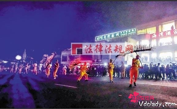 深圳百人舞草龙