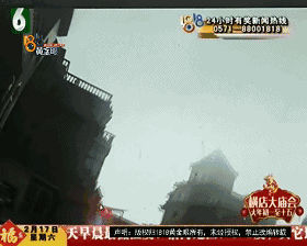 女租客被困邻居阳台 上不去下不来