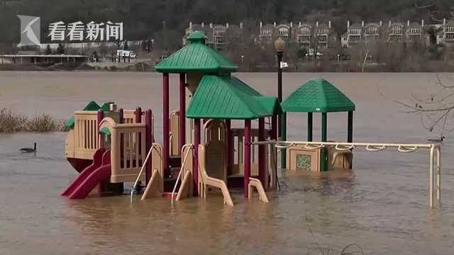 美国暴雨致多地被淹 数百居民被迫撤离