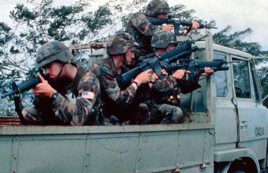 美军携武器进驻巴拿马 或正计划入侵委内瑞拉