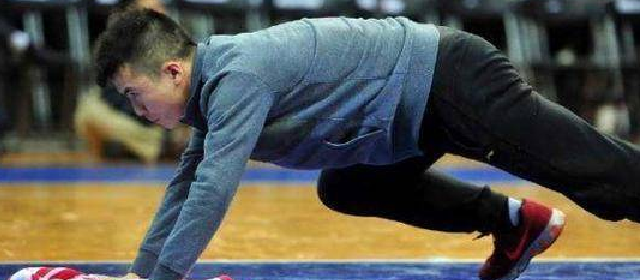 擦地哥孟飞年薪20万 因高度敬业而名满天下