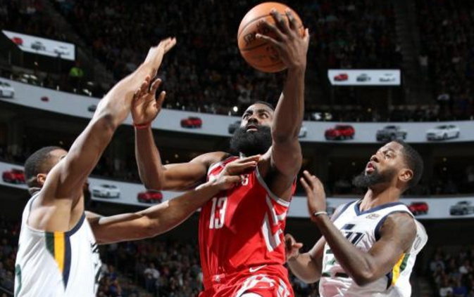 火箭胜爵士豪取13连胜 哈登贡献26分11篮板5助攻