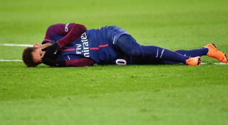 巴黎官方宣布内马尔脚踝扭伤并跖骨骨裂 将缺阵三周