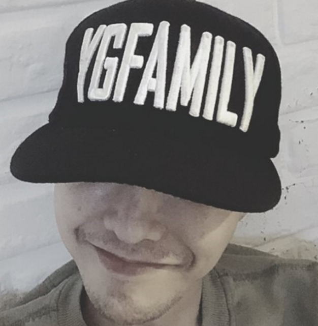 权志龙27日入伍 YG代表梁铉锡发照片表不舍