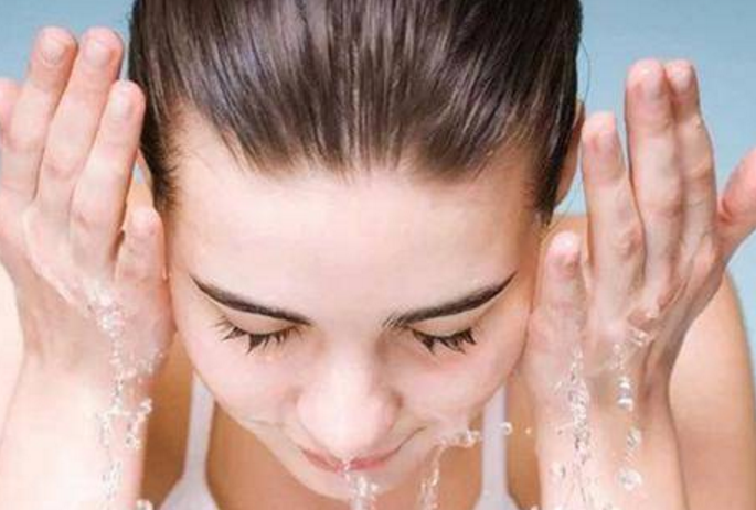 女生如何保养肌肤 眼霜早用早年轻