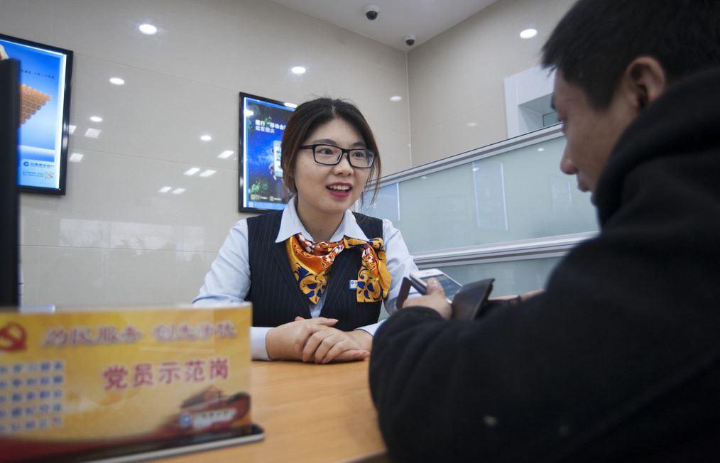 350萬(wàn)銀行人在叫苦！今年年終獎(jiǎng)只有48元！還有人扣了幾百塊！