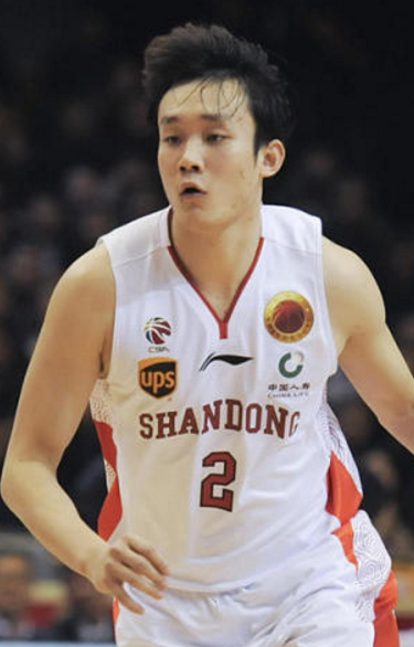 丁彦雨航蝉联CBA常规赛MVP 10场比赛得分超过30