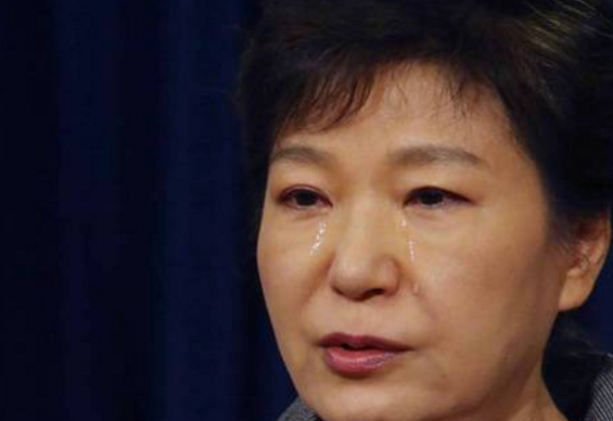 朴槿惠遭检方求刑30年 反对者称应被判处无期徒刑