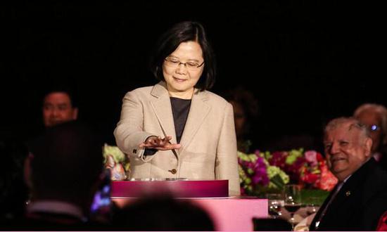蔡英文新春再甩锅 网友规劝其“好好待在办公室别出来骗人了”