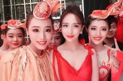 佟丽娅爸爸又说错话 直男癌太严重