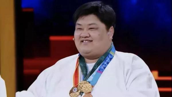 16年被摔284万次 伤病留给了自己而荣誉留给了别人