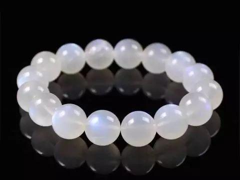 素有“宝石女神”美誉的月光石 原来还有这些功效