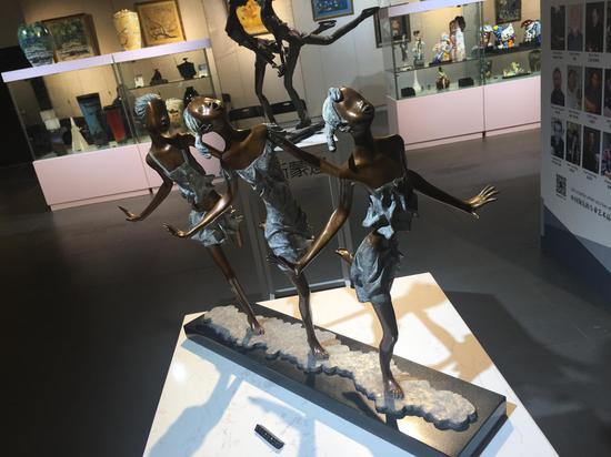 “西方艺术名家与中国新锐艺术家交流展”在北京拉开帷幕