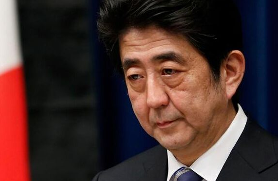 安倍首相宝座不稳 历史旧账又被翻出来了