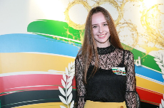 陈伟霆疑似女友出席活动 否认靠绯闻上位传闻