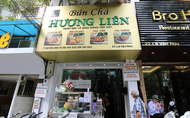 越南餐馆封存奥巴马就餐处 很多人跑到餐桌旁拍照纪念