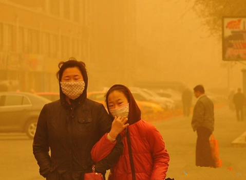 京津冀区域遇沙尘侵袭 预计将维持至29日