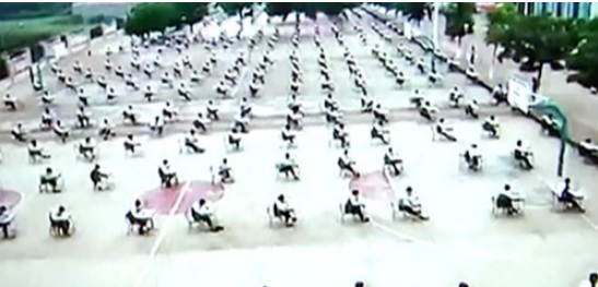 史上最难作弊考场 每个人之间都相距1到3米远