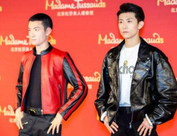 张一山蜡像揭幕 超高相似度难辨真假