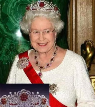 时尚界新宠的彩色宝石 深受明星名流的喜爱